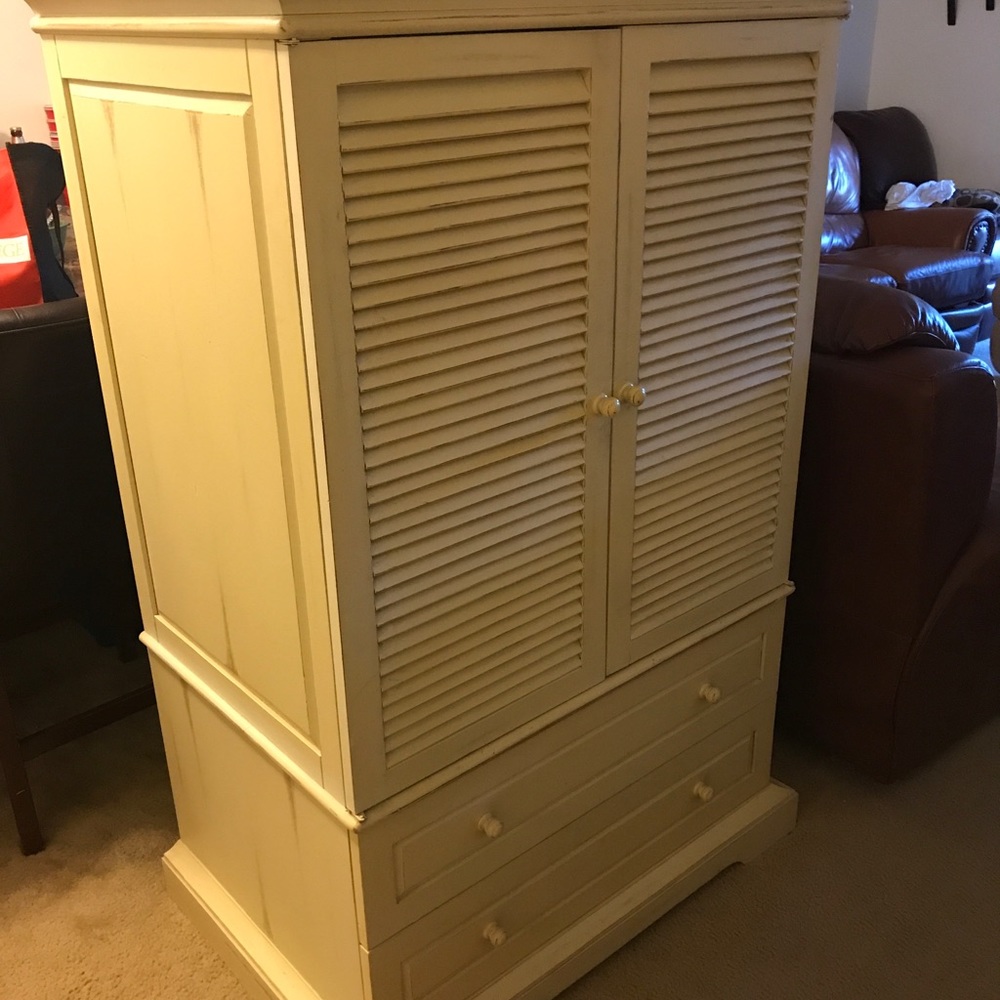 Entertainment center